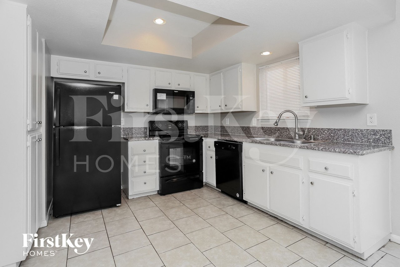 6312 Santa Cruz Ave - Photo 5 of 15