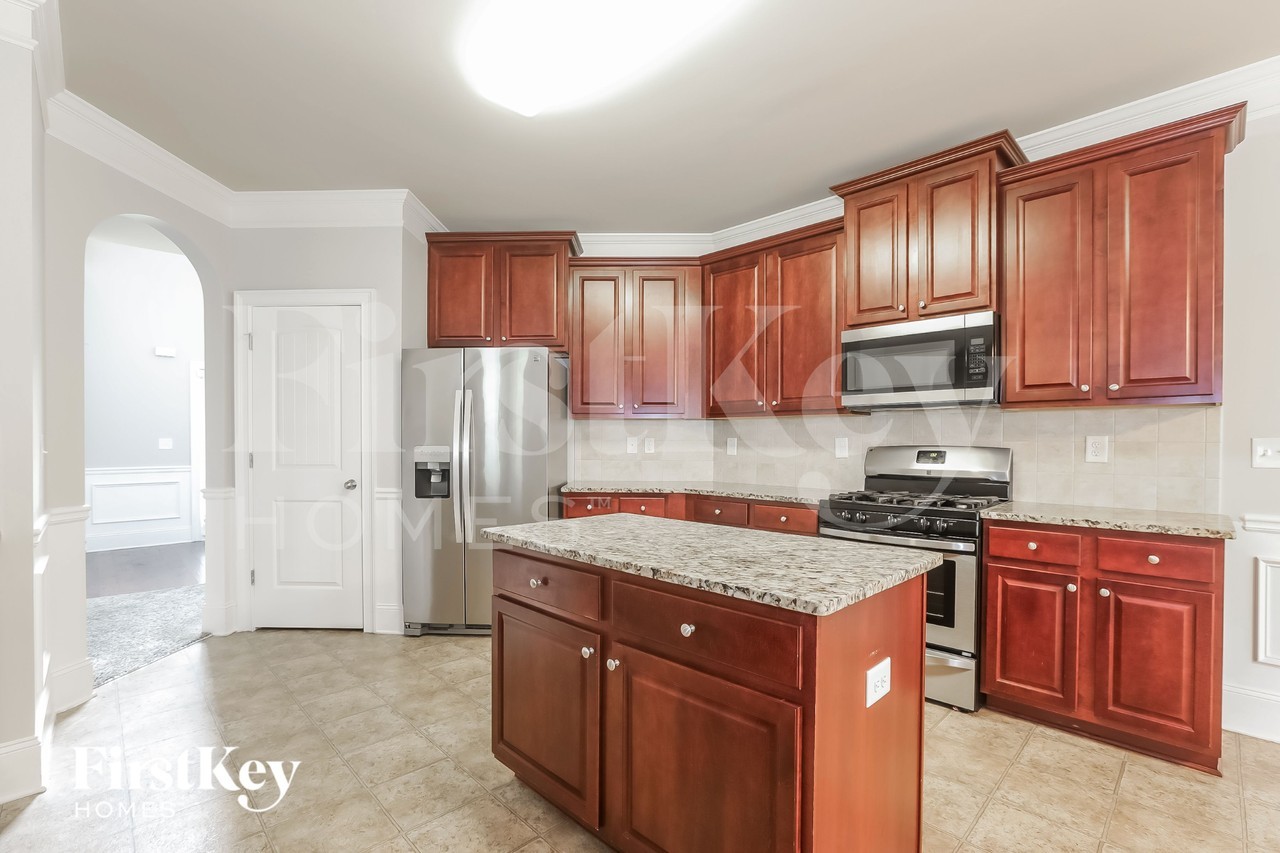 394 Plymstock Dr - Photo 4 of 15