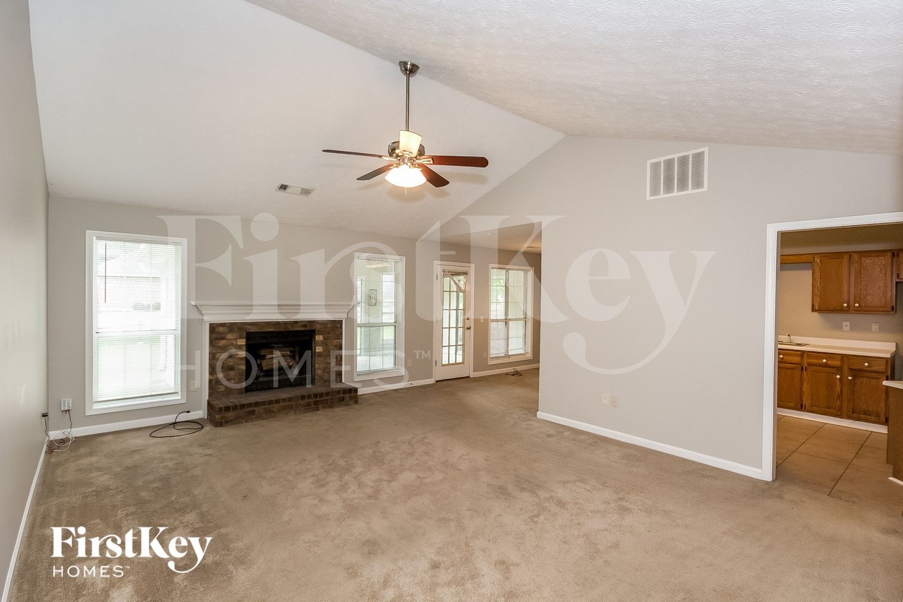2720 Ivy Mill Dr - Photo 2 of 15
