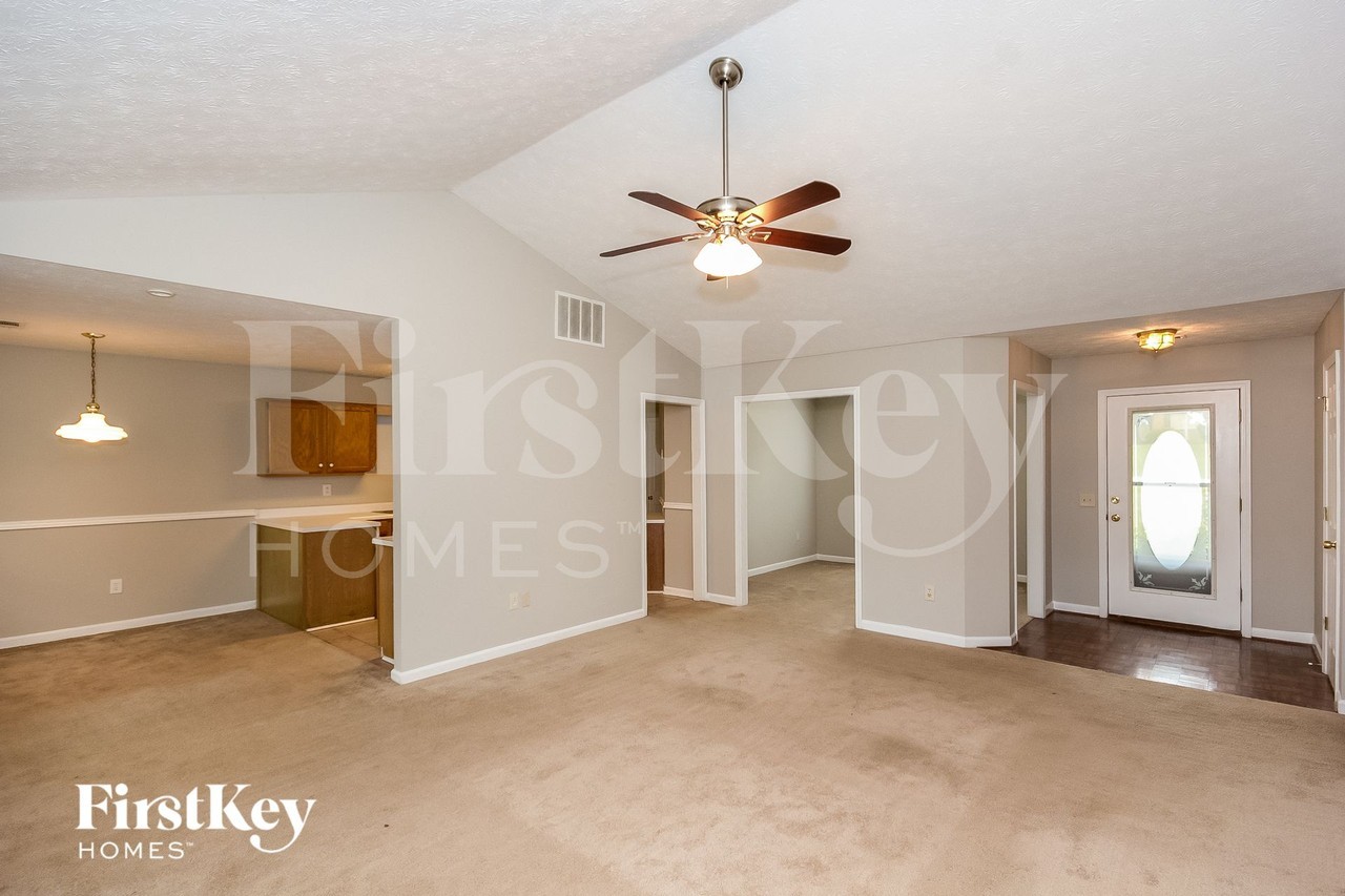 2720 Ivy Mill Dr - Photo 3 of 15