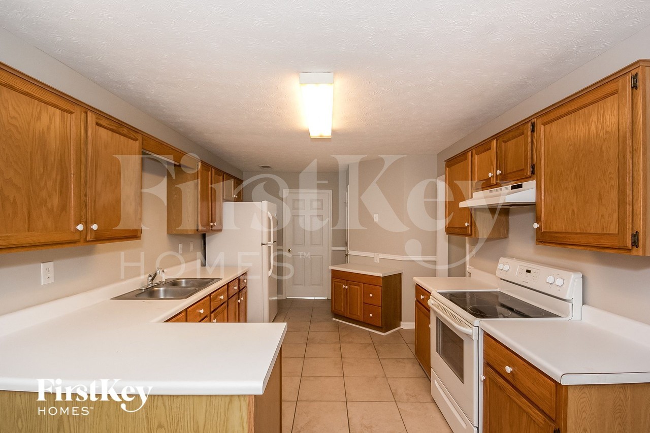 2720 Ivy Mill Dr - Photo 5 of 15