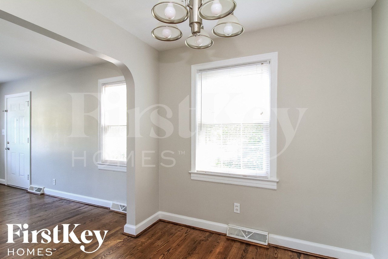 1101 N Elam Ave - Photo 5 of 15
