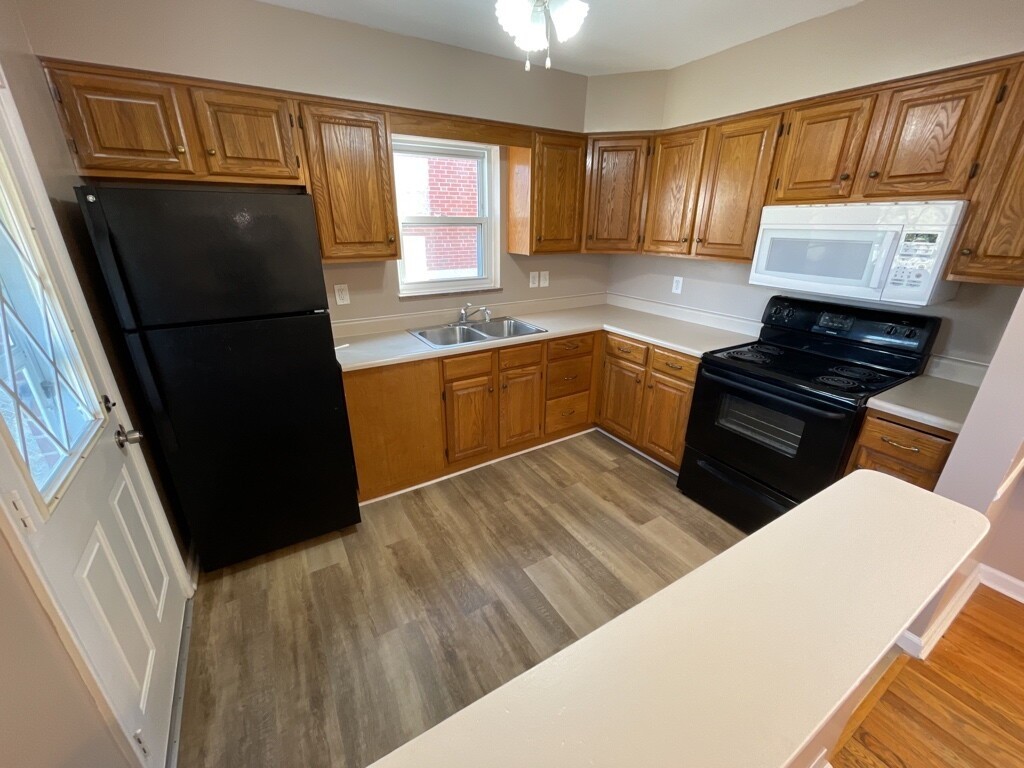 1506 Balfour Ln - Photo 5 of 11