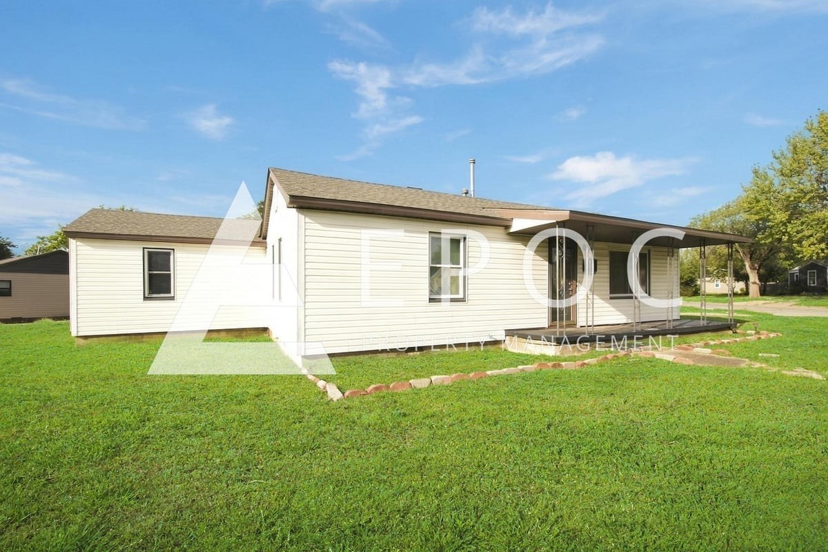 300 W Lilac Ln - Photo 2 of 15