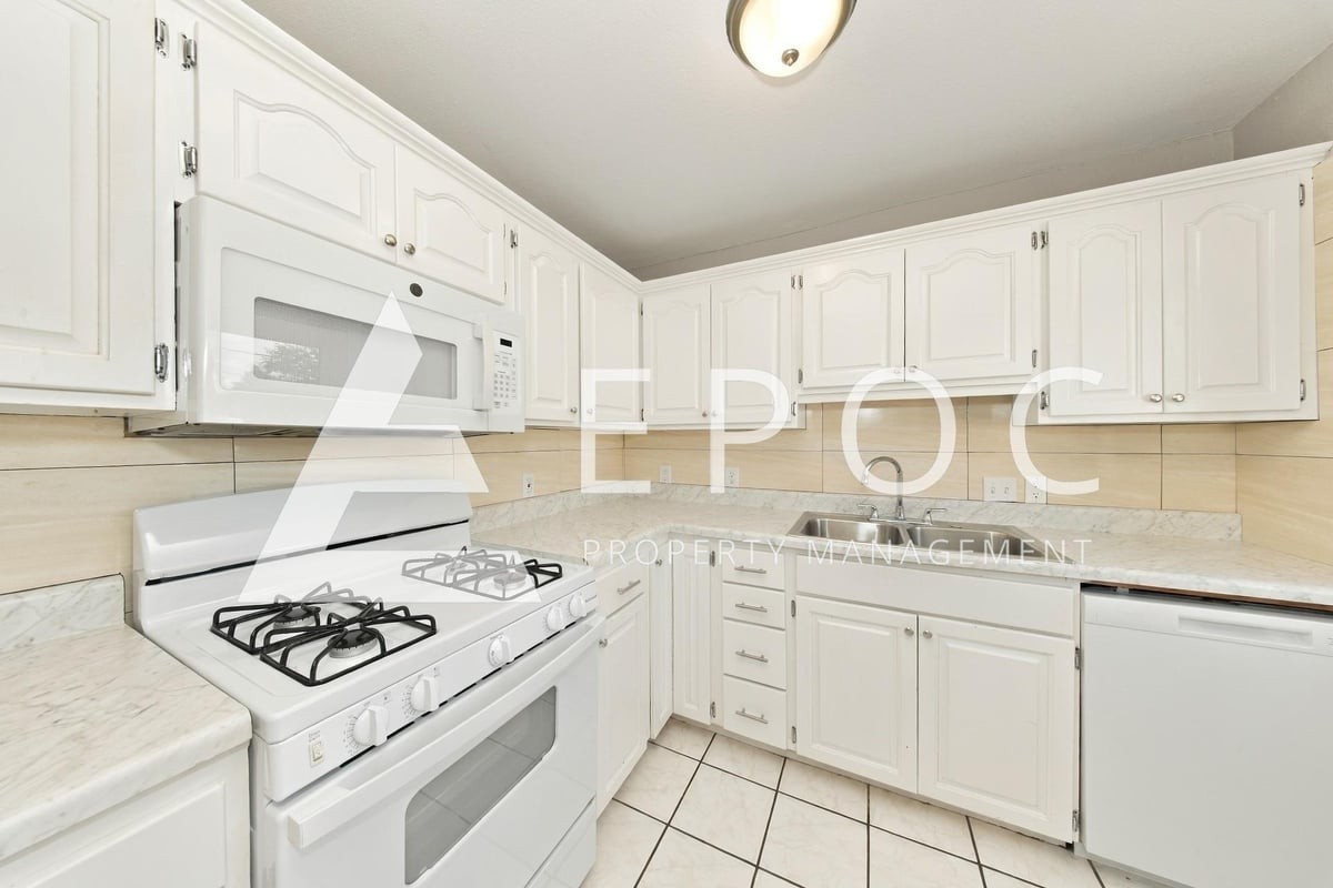 300 W Lilac Ln - Photo 3 of 15
