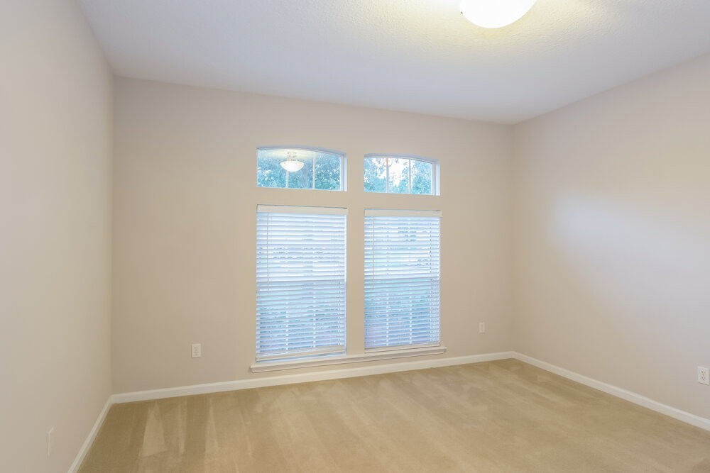 889 Lord Nelson Blvd - Photo 3 of 18