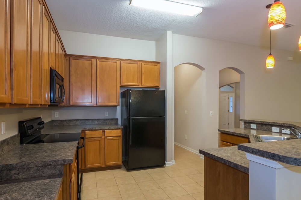 889 Lord Nelson Blvd - Photo 4 of 18