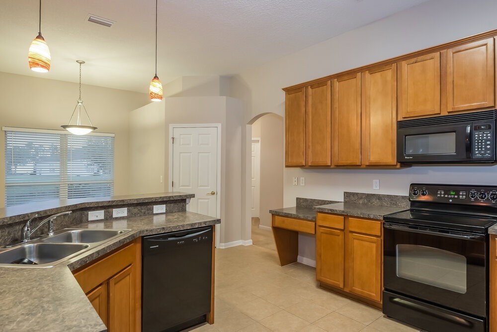 889 Lord Nelson Blvd - Photo 5 of 18
