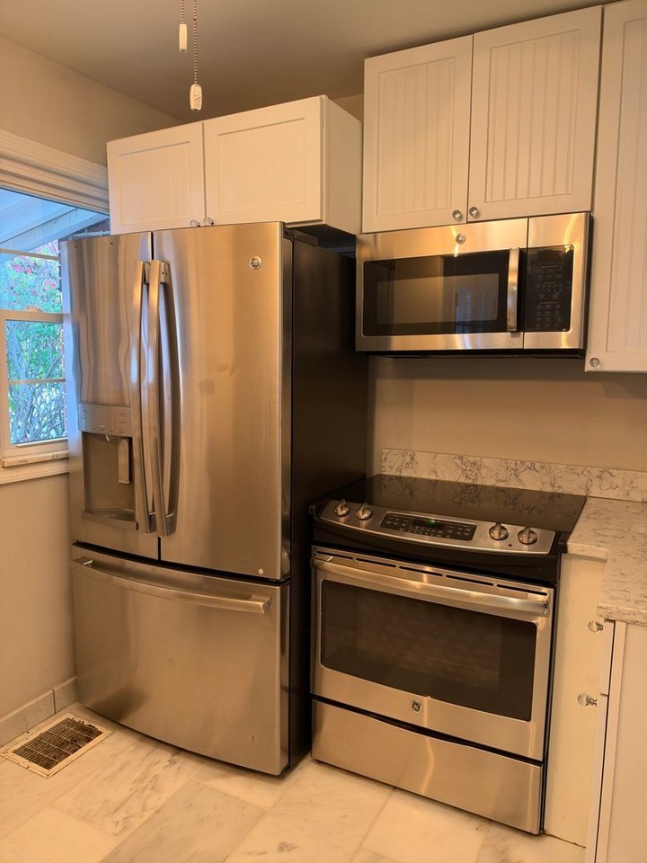 1240 Delaine Ave - Photo 3 of 15