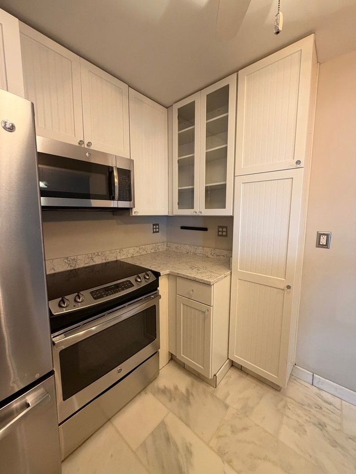 1240 Delaine Ave - Photo 4 of 15