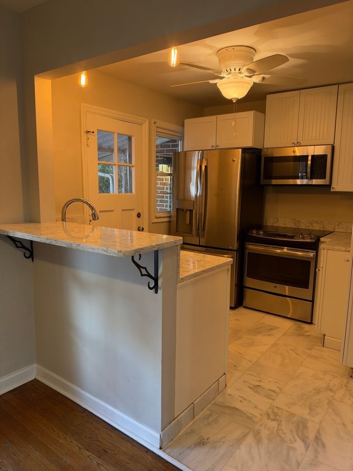 1240 Delaine Ave - Photo 5 of 15