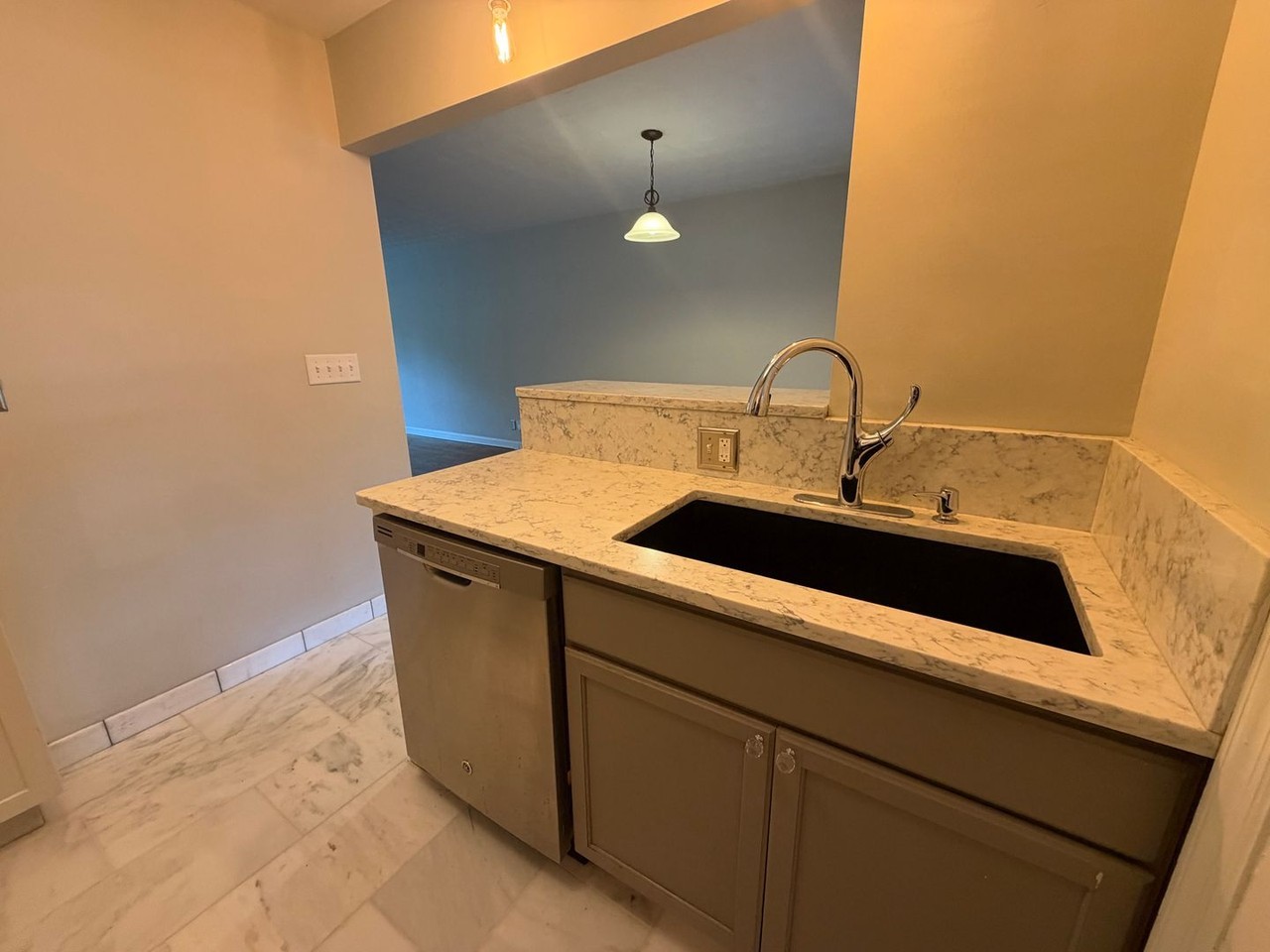 1240 Delaine Ave - Photo 6 of 15