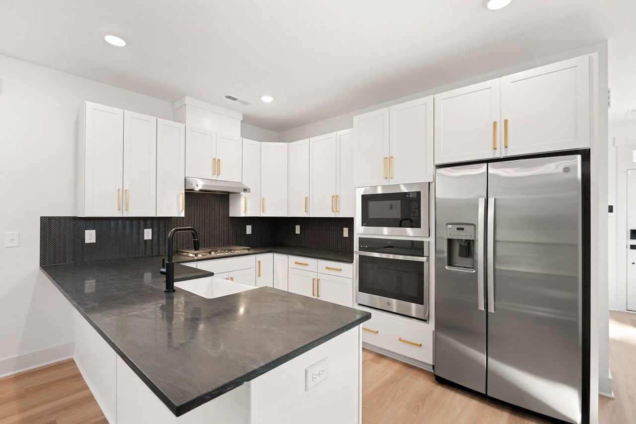704A Colfax St - Photo 4 of 24