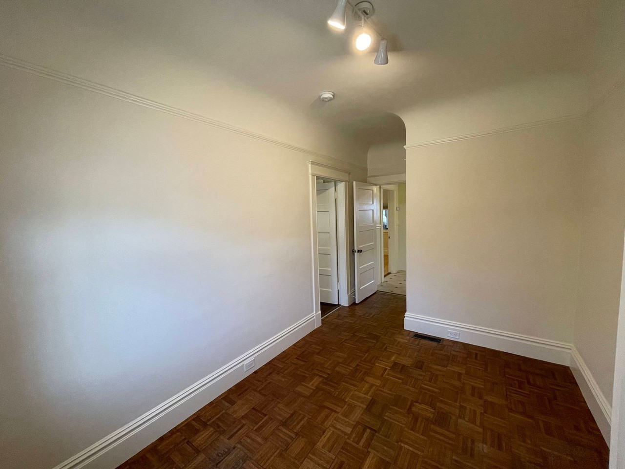 2056 Revere Ave - Photo 2 of 26