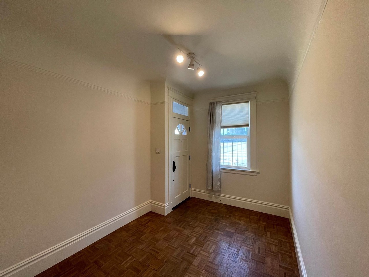 2056 Revere Ave - Photo 3 of 26