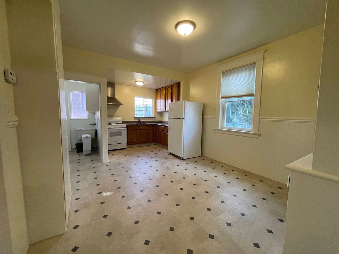 2056 Revere Ave - Photo 4 of 26