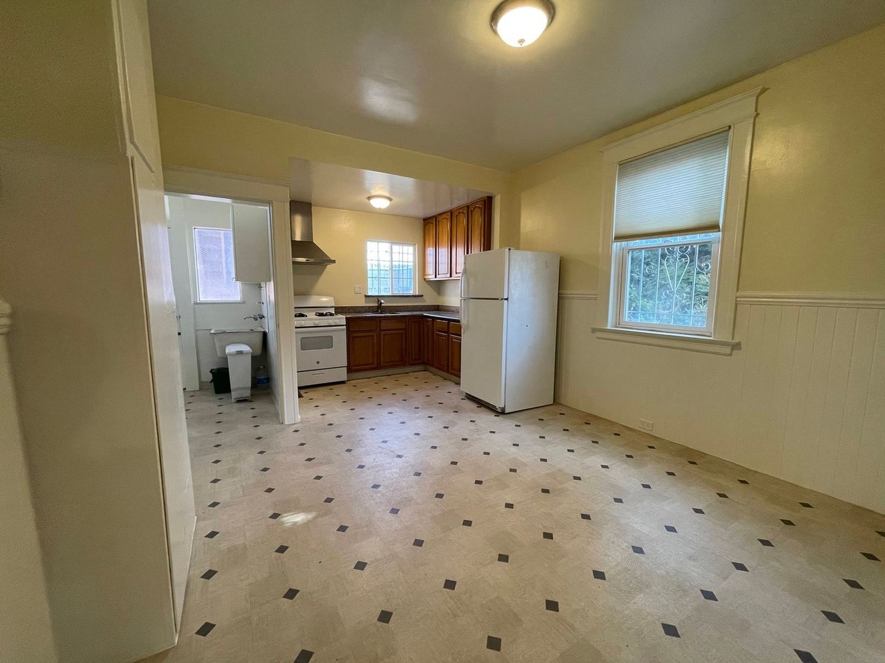 2056 Revere Ave - Photo 5 of 26