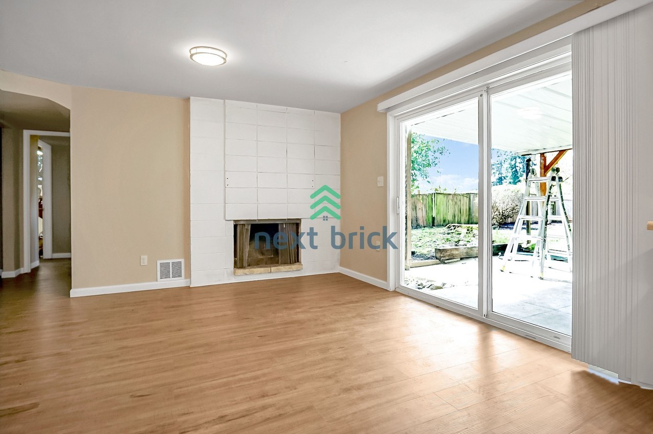 303 157th Ave Ne - Photo 3 of 18