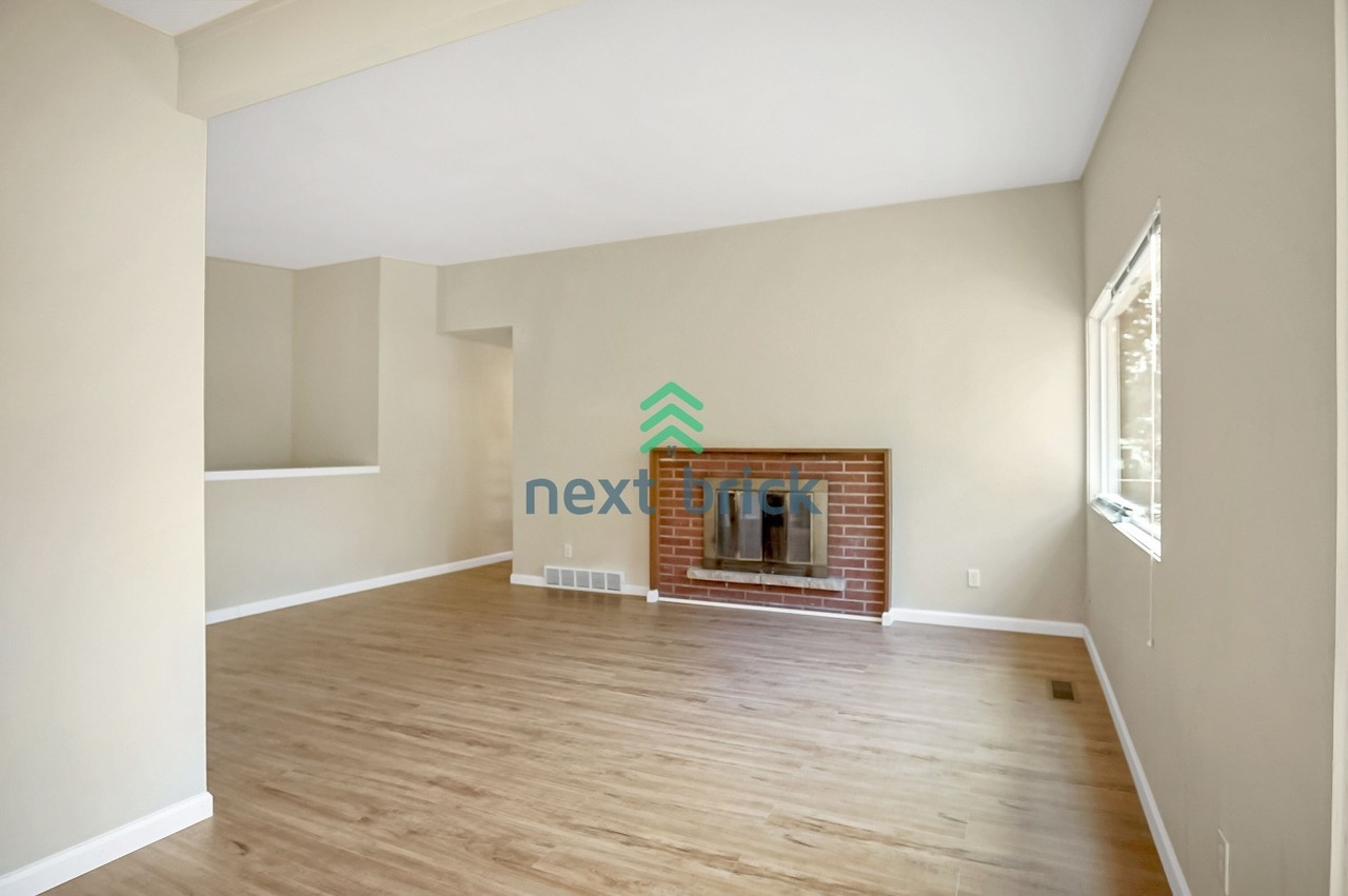 303 157th Ave Ne - Photo 4 of 18