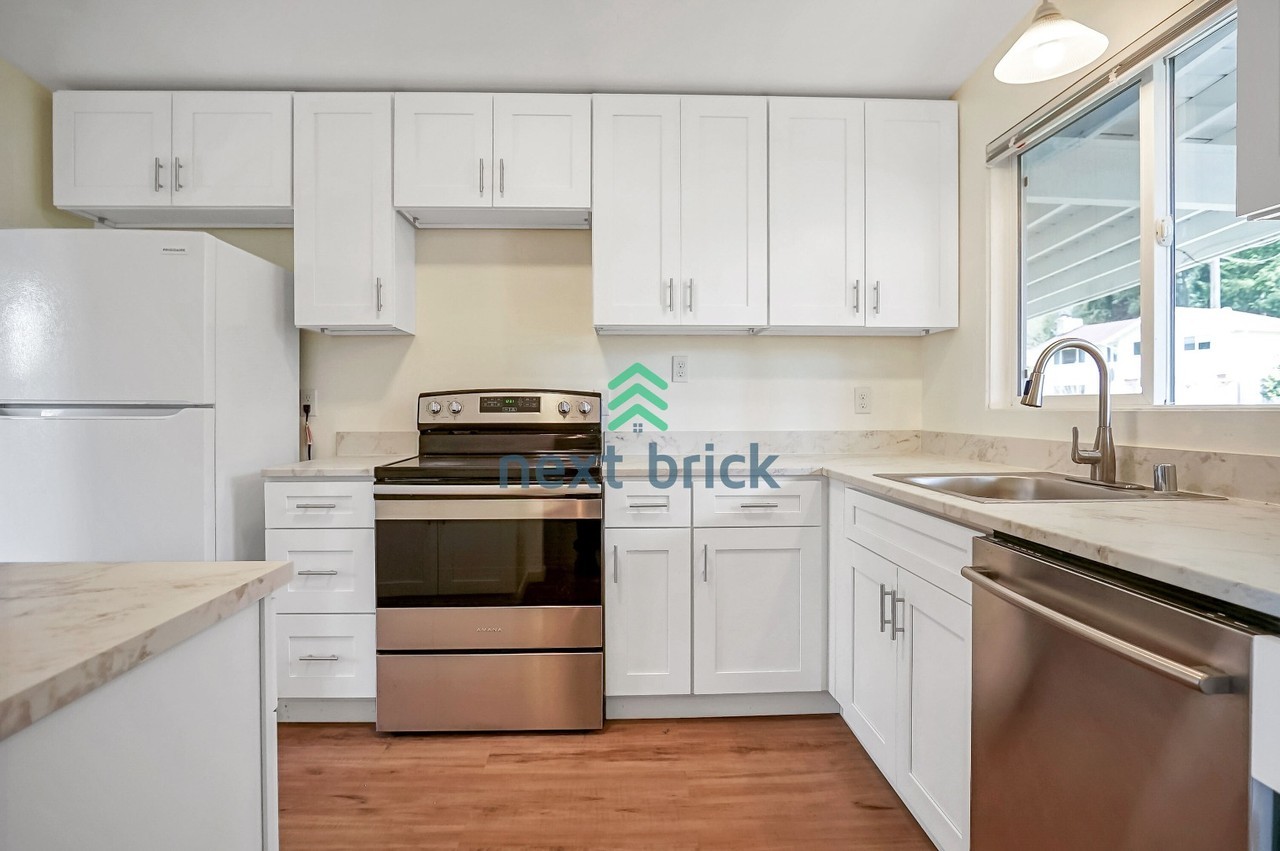 303 157th Ave Ne - Photo 5 of 18