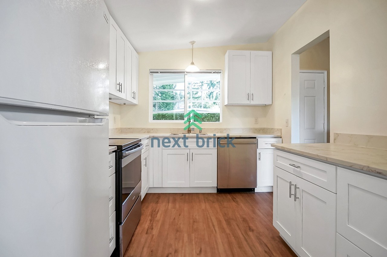 303 157th Ave Ne - Photo 6 of 18
