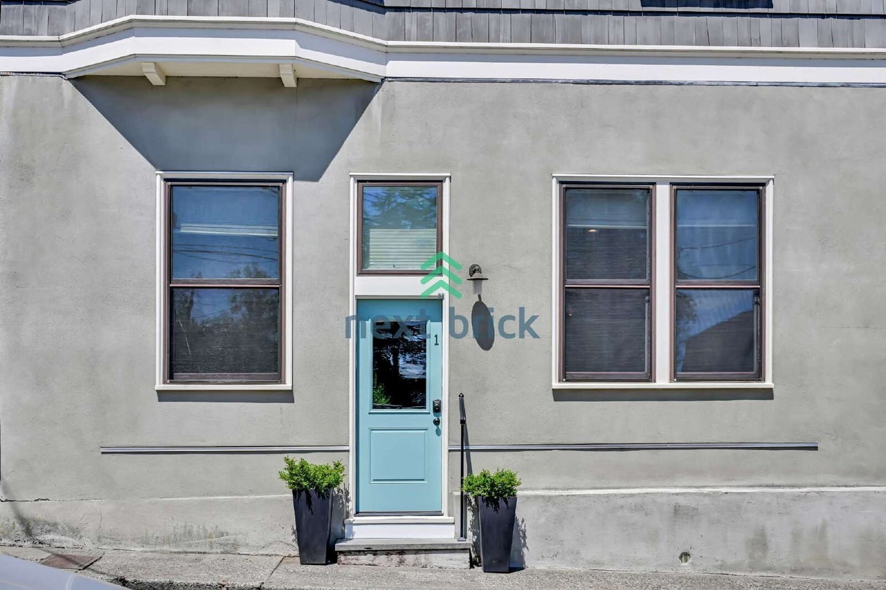 317 Lakeside Ave S #1 - Photo 4 of 17