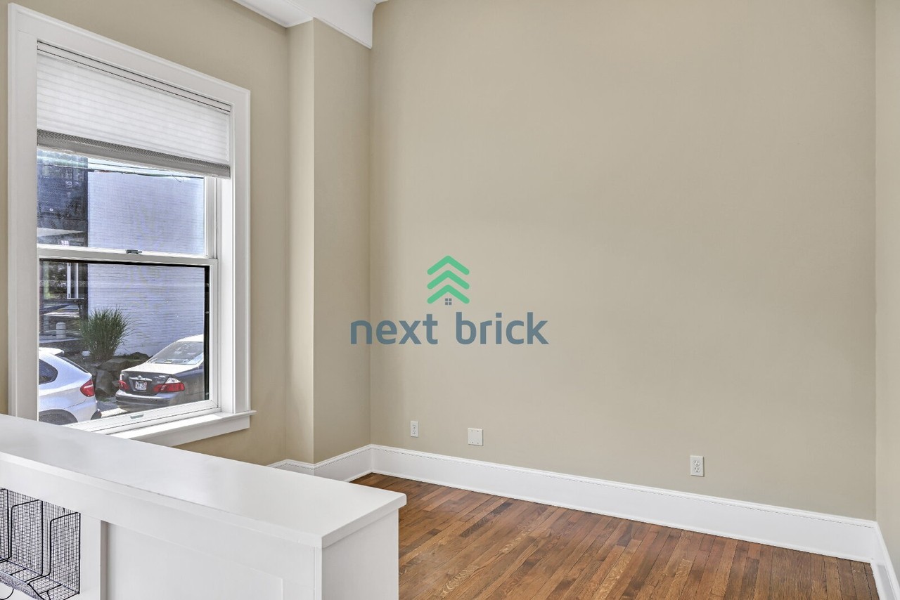 317 Lakeside Ave S #1 - Photo 6 of 17