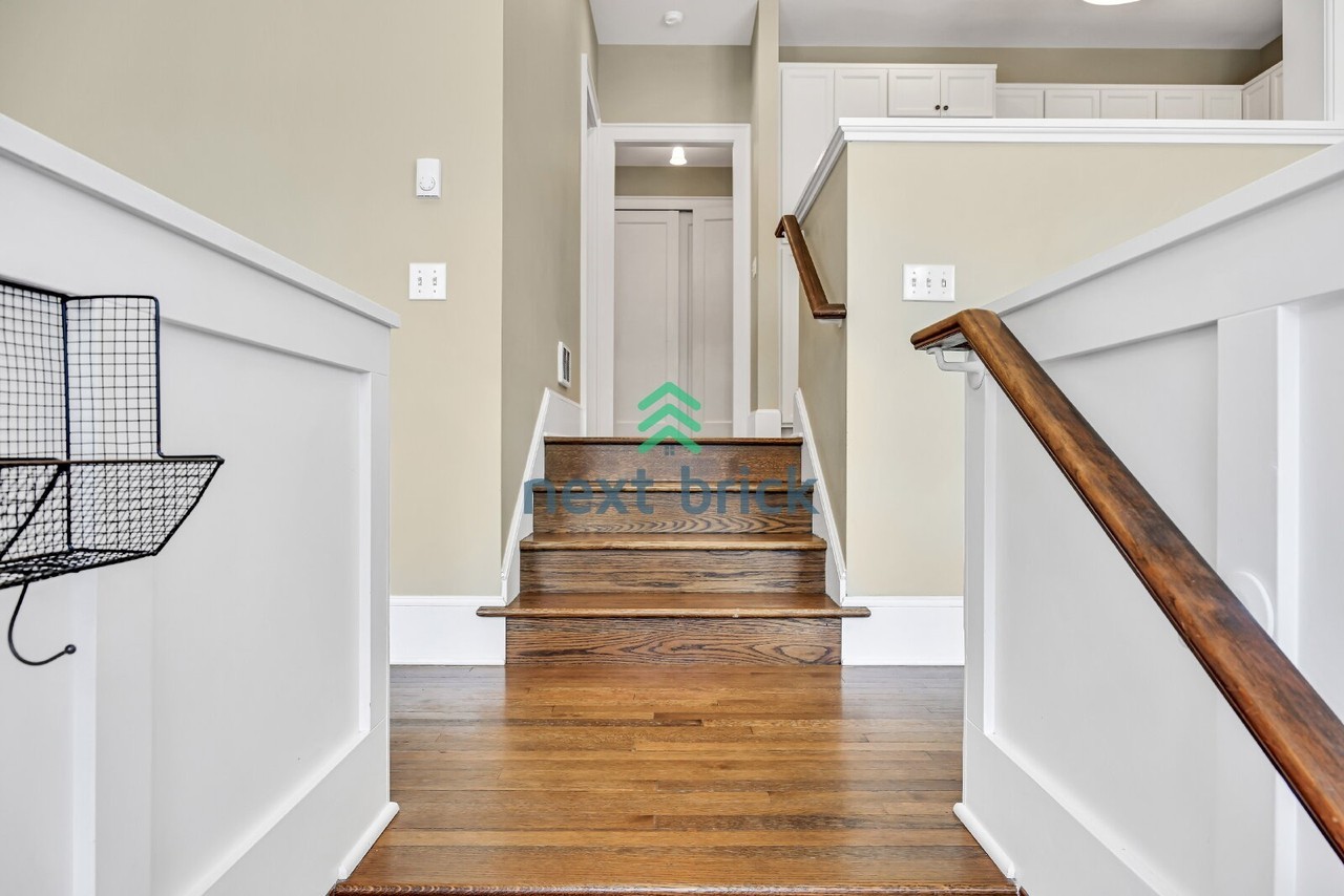 317 Lakeside Ave S #1 - Photo 7 of 17