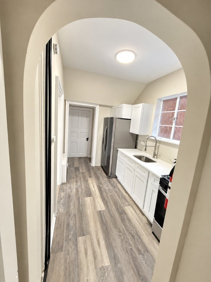 523 Cherokee St #1 - Photo 7 of 15
