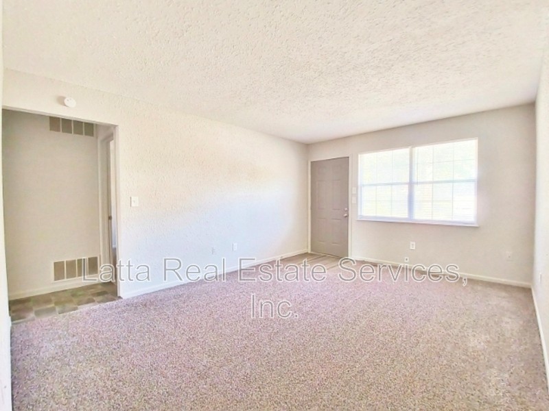 401 W 30th St #B - Photo 4 of 14