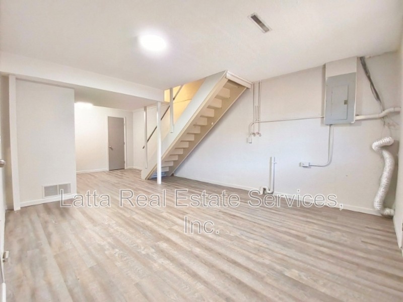 401 W 30th St #B - Photo 7 of 14