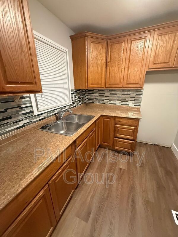 2401 Sw Bradbury Ave - Photo 2 of 7