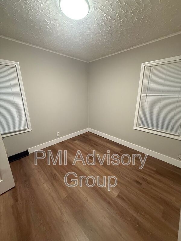 2401 Sw Bradbury Ave - Photo 3 of 7