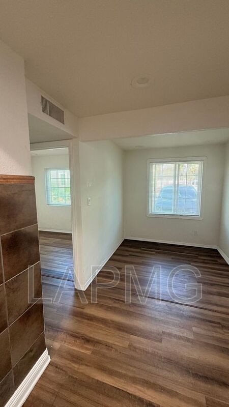 4016 W 102nd St - Photo 2 of 7
