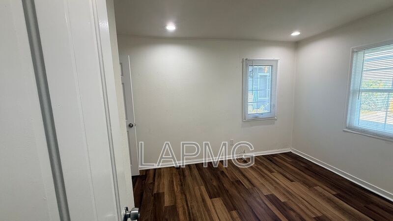 4016 W 102nd St - Photo 4 of 7