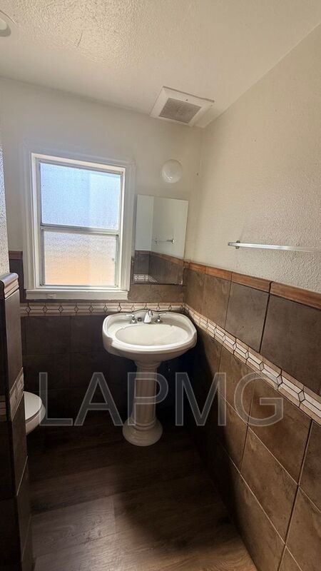 4016 W 102nd St - Photo 6 of 7
