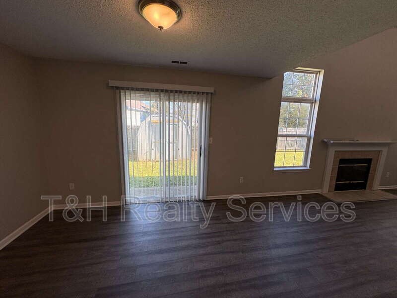 3843 Burningbush Dr - Photo 5 of 26