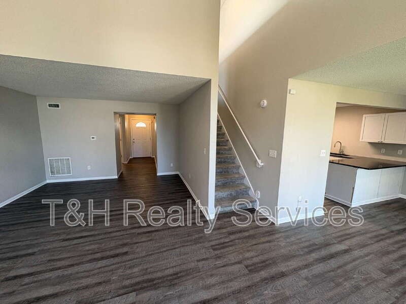 3843 Burningbush Dr - Photo 6 of 26