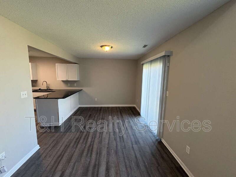 3843 Burningbush Dr - Photo 7 of 26