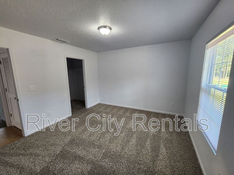 7083 Stetson St - Photo 5 of 16