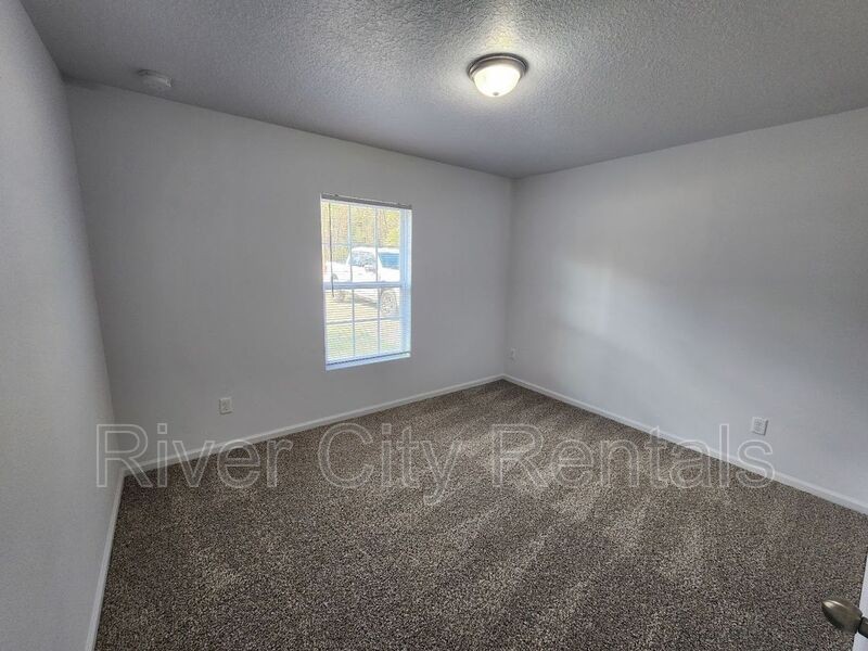 7083 Stetson St - Photo 6 of 16