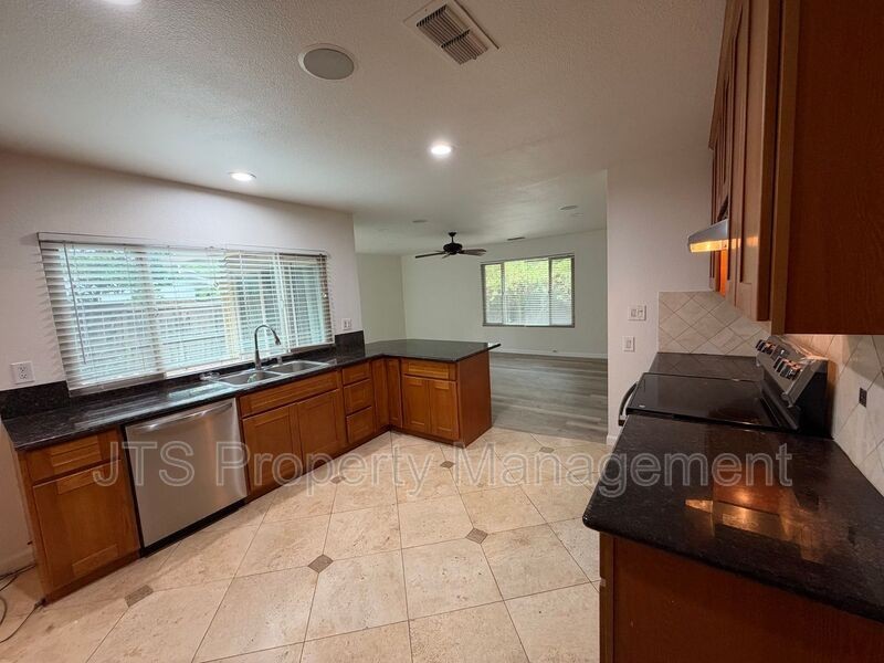 5334 Terrace Oak Cir - Photo 2 of 11