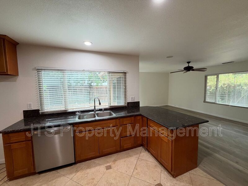 5334 Terrace Oak Cir - Photo 3 of 11