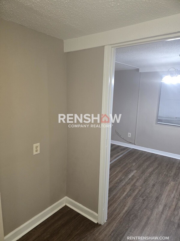 528 Troy Ave #B - Photo 7 of 16