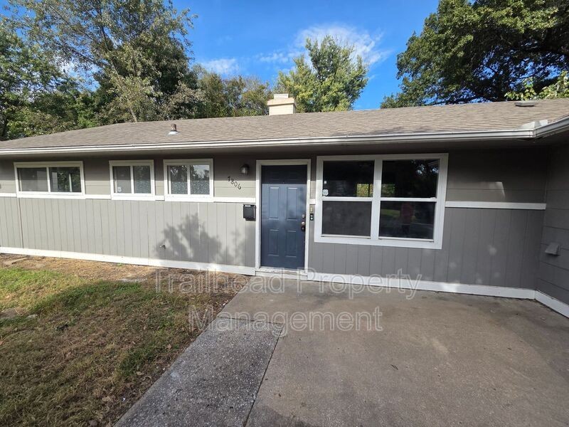 7806 E 112th St - Photo 2 of 16
