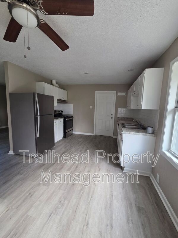 7806 E 112th St - Photo 3 of 16