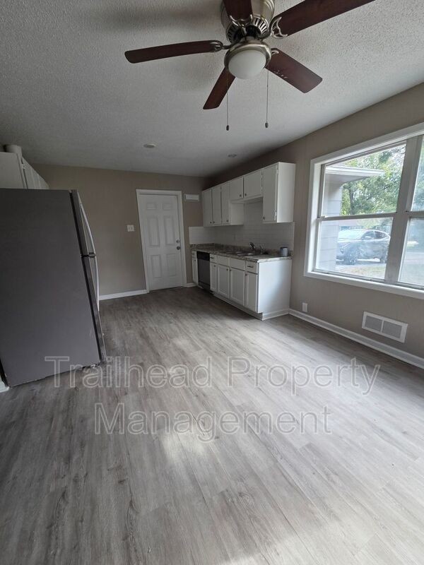7806 E 112th St - Photo 4 of 16