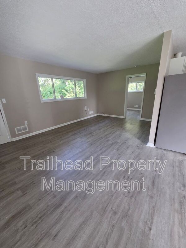 7806 E 112th St - Photo 6 of 16