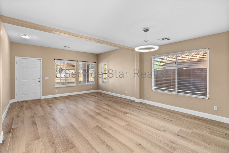 15257 W Monroe St - Photo 4 of 30