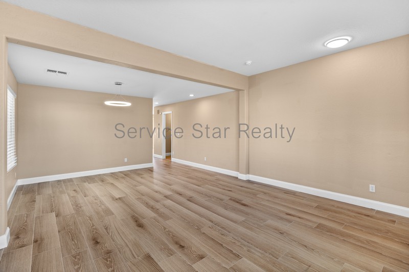 15257 W Monroe St - Photo 5 of 30